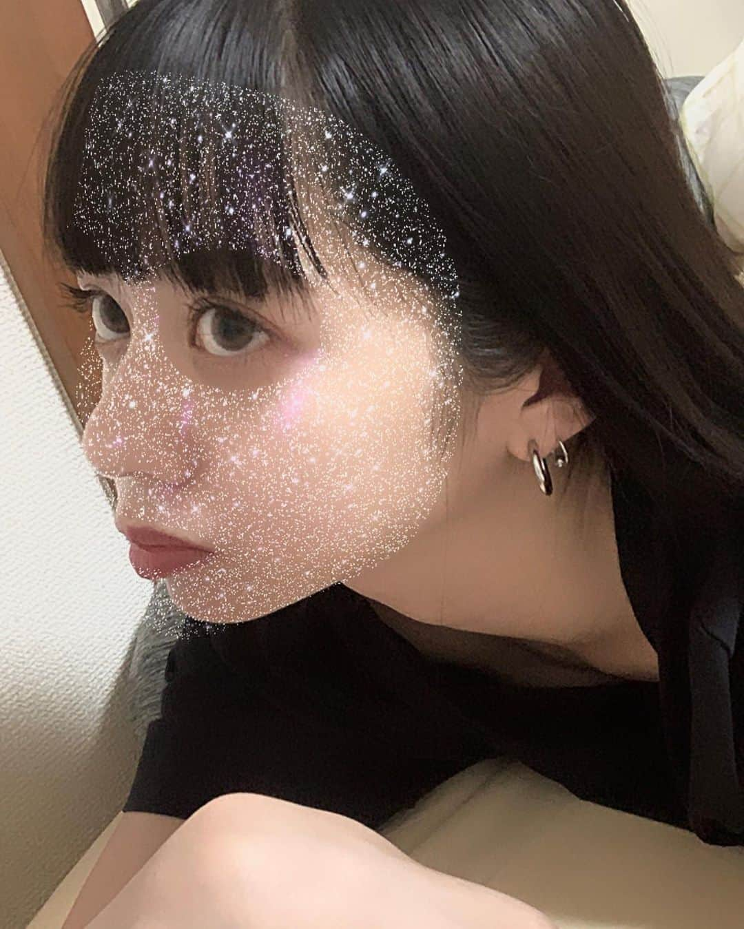 櫻子さんのインスタグラム写真 - (櫻子Instagram)「. 顔面加工なしで盛れるフィルター あしたはWEGOいます . . . . . .  #ootd #fashion #オールブラック #いいね返し #l4l #サロモ #サロンモデル #f4f #韓国　#韓国ファッション  #レース　#黒髪　#ビジョビ　#ootd4nylonjp #ぱっつん前髪  #黒髪ロング　#ワイドバング　#ピアス #自撮り #自撮り界隈」9月27日 21時11分 - rako_bear_