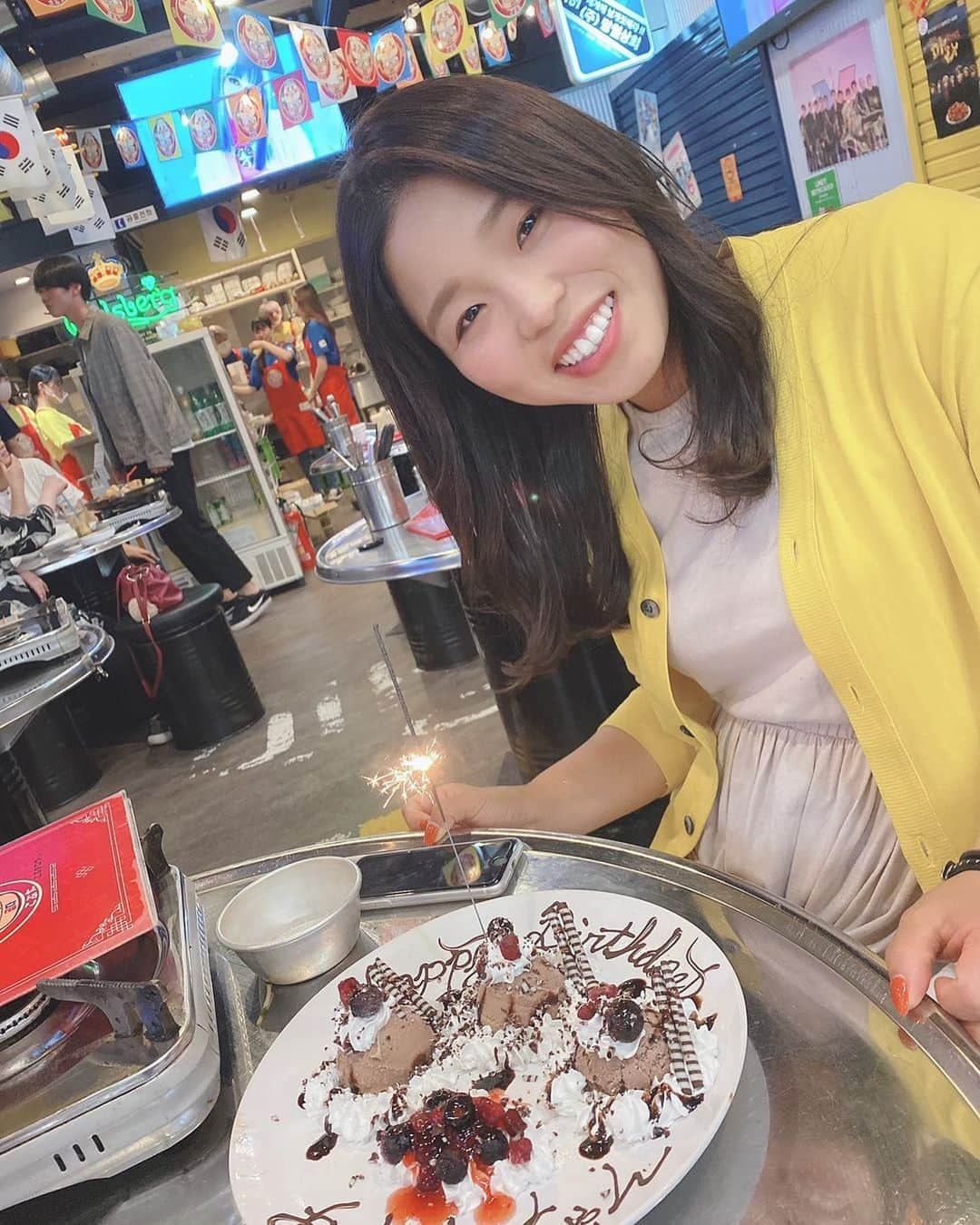 佐伯珠音のインスタグラム：「地元に帰ったら誕生日祝ってもらった🎂 ありがと🥺❤️」