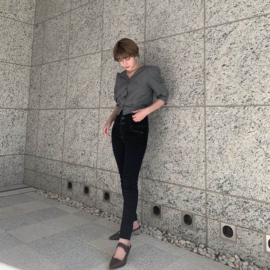 えなちぃのインスタグラム：「mymeのミニ丈トップスに ハイウエストのパンツを合わせてみました✨ 153㎝ の私には、ミニ丈サイズは、 バランスが良く見えるので ありがたい🥰」