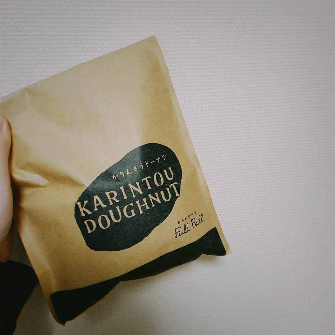 西山なずなのインスタグラム：「. フルフルのかりんとうドーナツ。 小さい頃からだいすき ✌︎︎😙✌︎︎  肝心なドーナツの写真なかった、、 ハッシュタグ見てみて〜🥺🙏」