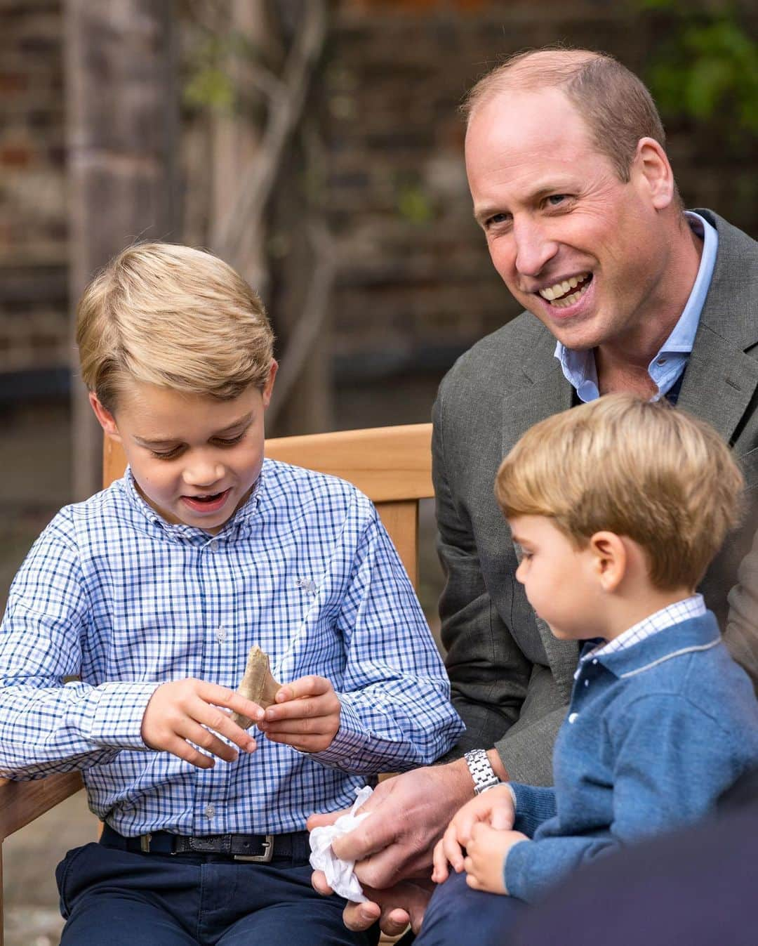 Just Jaredさんのインスタグラム写真 - (Just JaredInstagram)「Prince William & Kate Middleton are sharing cute new photos of their kids Prince George, Princess Charlotte, and Prince Louis! #PrinceWilliam #KateMiddleton #PrinceGeorge #PrincessCharlotte #PrinceLouis Photos: @kensingtonroyal」9月27日 12時38分 - justjared