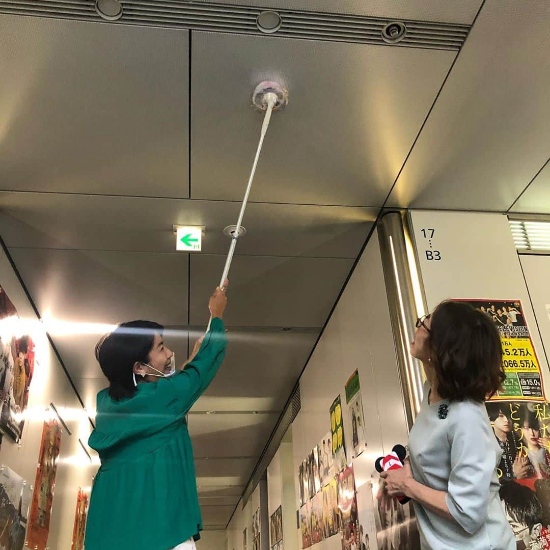 奥山佳恵さんのインスタグラム写真 - (奥山佳恵Instagram)「・ 日テレの天井を  掃除しだした経緯を  更新した、ブログに書いたので お時間ありましたらぜひ☆🤣  @okuyama_yoshie ←ここを経由して 新しくなったプロフィールから ブログにとべます♪  #奥山佳恵#奥山佳恵のてきとう絵日記  #newsevery #小西美穂さん @mihokonishi69   半年越しでお渡しできた  #バスボンくん  出オチみたいな プレゼントですが  笑って受け取ってくださって ありがとうございました！  人様への贈り物で 天井掃除してますが  ＃安心してください  カバーついた状態ですので！  やっとお会いできました！  ６月９日のお誕生日を おめでとうございました♪ ・」9月27日 13時16分 - okuyama_yoshie