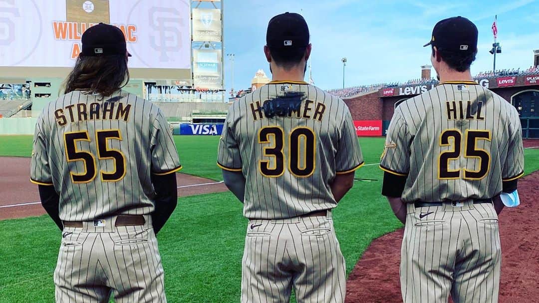エリック・ホズマーのインスタグラム：「Respect for Alexander the greatest!」