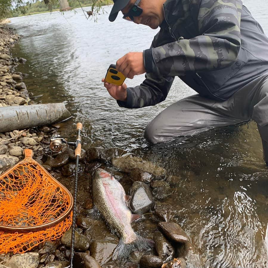 ROOT CO. Designed in HAKONE.さんのインスタグラム写真 - (ROOT CO. Designed in HAKONE.Instagram)「. We appreciate the great outdoors.  #root_co #rootco #shockresistcasepro #electricfishing #streamfishing #nativetrout #rainbowtrout」9月27日 13時58分 - root_co_official