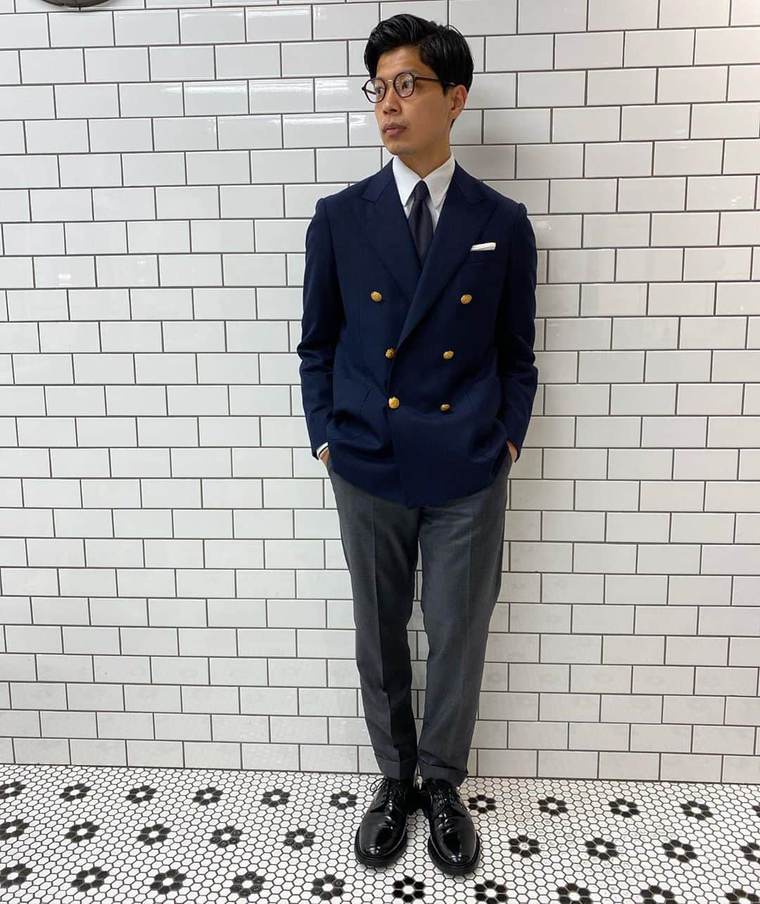 フリーマンズスポーティングクラブさんのインスタグラム写真 - (フリーマンズスポーティングクラブInstagram)「FSC STAFF STYLE-GINZA SIX  Blazer:FSC MADE TO MEASURE #foxbrothers Shirts: FSC MADE TO MEASURE   只今2020 F/W MTM PATTERN ORDER SUIT FAIR開催中です。  Person:MATSUYAMA  Tall:177cm  #freemanssportingclub #fscginza #fscshinsaibashi #ginzasix #menswear #madetomeasure #navyblazer」9月27日 13時53分 - freemanssportingclub_jp