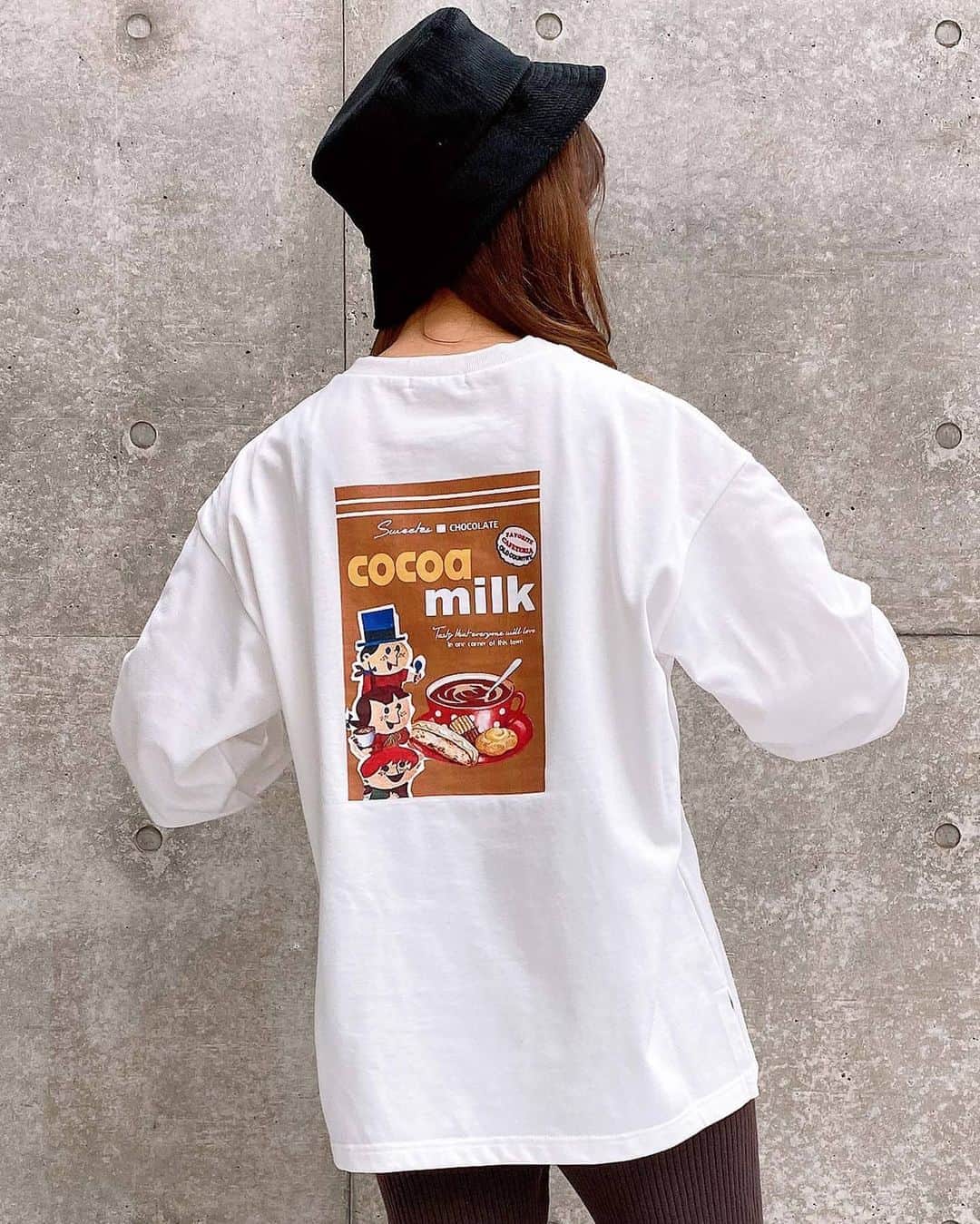 INGNI STOREさんのインスタグラム写真 - (INGNI STOREInstagram)「【ocoa／milkロングTシャツ🥛】﻿﻿ ﻿﻿ ﻿﻿ ﻿﻿ ▫️ocoa／milkロングTシャツ﻿ ▫️120391﻿ ▫️￥ 1,900+tax﻿﻿ ▫️4色展開﻿﻿ ﻿﻿ ﻿﻿ バックにあしらったレトロなcocoa milkのプリントでほっこり気分に💗🥛﻿ ﻿ トレンドのゆったりシルエットでラフな着こなしが叶うロンTです☁️﻿ ﻿ 薄手のやわらかな素材で仕立てているので着心地も快適🌟﻿ ﻿﻿ @ingni﻿﻿ #ingni﻿﻿ #秋#autumn#置き画 #置き画倶楽部#トレンド#可愛い#お洒落#プチプラ#ootd #きょこ #お洒落さんと繋がりたい﻿﻿ #シンプル#いいね#insta#fashion#シミラールック#かわいい#ファッション#instagood##outfit#girl#リール#一週間コーデ#ラメ#tops#着回し#フォトロンT#ロンT﻿ ﻿﻿ ﻿」9月27日 14時24分 - ingnistore