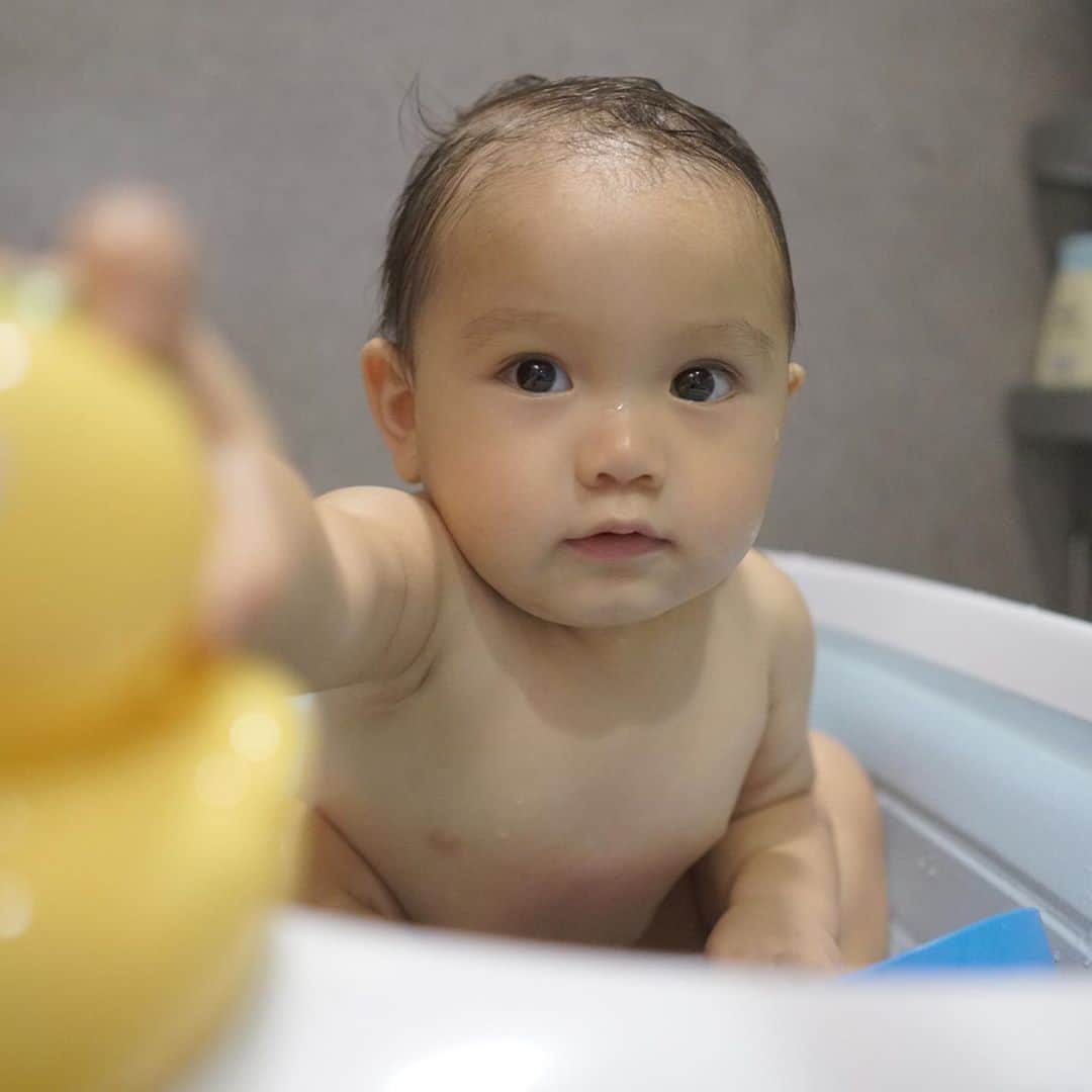 Iya Villaniaさんのインスタグラム写真 - (Iya VillaniaInstagram)「Flashback to when my little kuya’s were still tiny! I remember them as babies! ❤️   Always wanting the best for my children, including the products I use to care for them, I’ve picked Babyflo Oatmeal bath as part of my essentials 😊 It’s so gentle on my little one’s skin and smells amazing too! #LetLoveFlowWithBabyflo #BabyfloSinceTheBeginning」9月27日 14時16分 - iyavillania