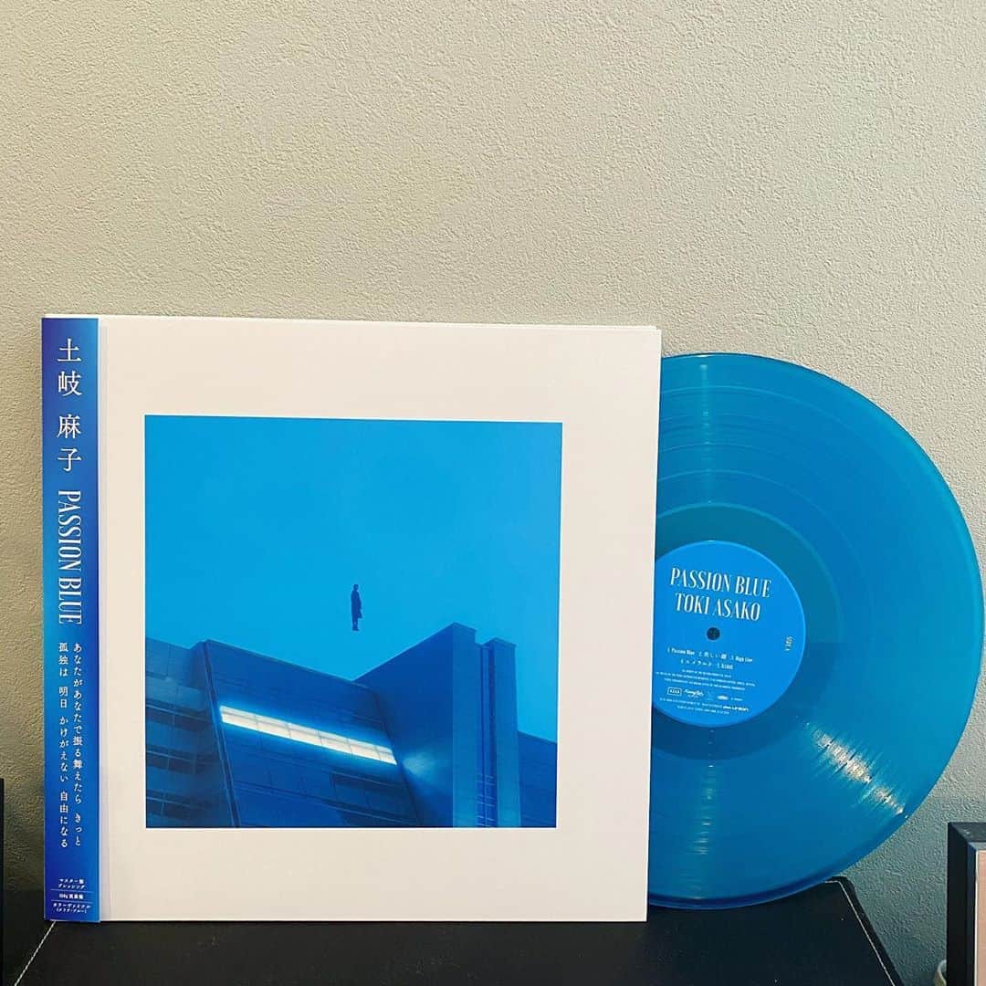 土岐麻子さんのインスタグラム写真 - (土岐麻子Instagram)「My 10th album『PASSION BLUE』is out now on vinyl！🟦🔵」9月27日 14時18分 - tokiasako