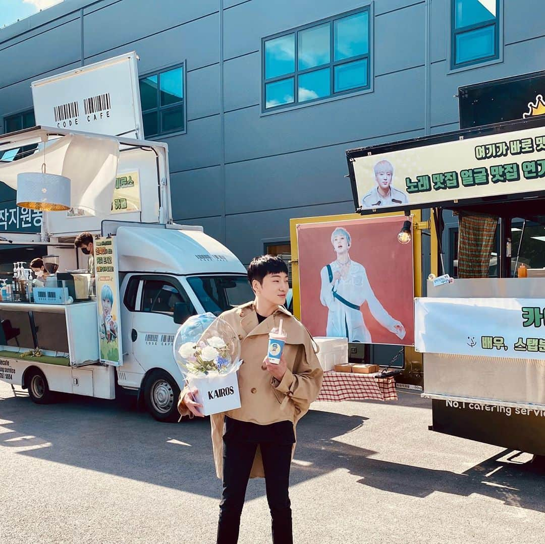 カン・スンユンさんのインスタグラム写真 - (カン・スンユンInstagram)「신이 날 수 밖에.. 고맙습니다🙏🏻💙」9月27日 14時33分 - w_n_r00