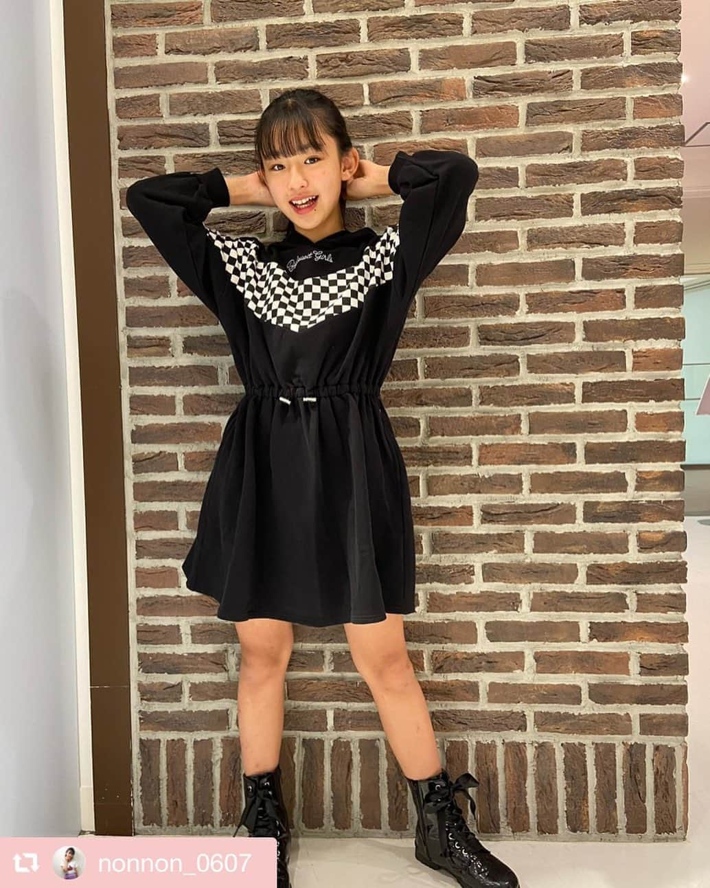 byLOVEiTさんのインスタグラム写真 - (byLOVEiTInstagram)「by LOVEiT Autumn Collection #バイラビインスタガール 🖤リノン  リノン©︎がうめだ阪急にご来店💖 チェッカーワンピは 一枚でかわいい♪ ハロウィンにもオススメかも🎃✨  ワンピース 7803301 ¥5,830 ショップ先行販売中です❣️  バイラビ秋の新作は @byloveit_official  URLからチェック💕  #byloveit #バイラビット  #小学生女子 #小学生コーデ ﻿ #キッズコーデ女の子 #こどもふく﻿ @narumiyaonline_official   #repost @nonnon_0607 via @PhotoAroundApp  ✽.｡.:*・ﾟ ✽.｡.:*・ﾟ ✽.｡.:*﻿ ﻿ ﻿ ﻿ ﻿ 🐻by♡loveit インスタガール🌷🐻﻿ @byloveit_official ﻿ ﻿ ﻿ ﻿ 久しぶりにうめだ阪急へ。﻿ by♡loveitさんの秋物に会いに﻿ 行ってきたよー♫﻿ ﻿ 新作がたくさん入荷してるし﻿ 秋物を手にとって﻿ ゆっくりみるのも初めてで﻿ たくさん試着もさせていただきました😊﻿ ﻿ ﻿ でも梨音が選んだものは﻿ Cuugalでさあやちゃん @saaya_saaya0906  が﻿ 着てて一目惚れ😍﻿ そのワンピに決定😊✨✨﻿ ﻿ ﻿ 一枚でサラッと着れるし﻿ めっちゃおしゃれに見える💕﻿ ﻿ ﻿ 梨音の一押しおすすめワンピを﻿ 是非着てみてくださいね😊😊﻿ ﻿ ﻿ ﻿ ﻿ ✨Cuugal総選挙開催中✨﻿ 専属モデルへの昇格の選挙が﻿ スタートされました﻿ ﻿ 梨音は🌸エントリーNo.10🌸﻿ 是非よろしくお願いします💕﻿ ﻿ ┈┈┈┈┈┈┈ 応募方法┈┈┈┈┈┈﻿ キューガル10月号﻿ 92ページの読者アンケートの﻿ Q24の質問のところに﻿ 「エントリー10 多田梨音」﻿ と、記入していただけると﻿ 嬉しいです😊﻿ 応援お願いします﻿ ﻿ ┈┈┈┈┈┈┈┈┈┈┈┈┈┈┈┈┈﻿ ﻿ ﻿ #byloveit #バイラビ #バイラビット﻿ #阪急うめだ本店 #バイラビ通信﻿ #バイラビインスタガール20192020﻿ #梨音のひとこま﻿ #cuugal #キューガル #キューガルモデル﻿ #kids #kidsfashion #model ﻿ #l4l  #like4like #instagood ﻿ #enjoy #happy #trustar﻿ #写真好きな人と繋がりたい ﻿ #お洒落さんと繋がりたい」9月27日 14時26分 - byloveit_official