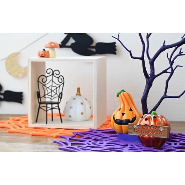 のインスタグラム：「【南館8Ｆ/ セリア】﻿ ﻿ おうちを彩るハロウィングッズを展開中❗️﻿ Seriaでは、ハロウィンデザインのオブジェやインテリアマット、ガーランドなど、インテリアグッズを多数展開🎃﻿ いつものインテリアに、ハロウィンカラーをプラスして楽しもう‼️﻿ ※商品は予告なく取り扱いを終了させて頂くことがあり、店舗によって掲載商品をお取り扱いしていない場合もございます。﻿ ﻿ ﻿ #セリア#seria#100均#ハロウィン#halloween#インテリア#雑貨#オブジェ#名古屋#栄#矢場町#名古屋パルコ#PARCO#nagoyaparco」