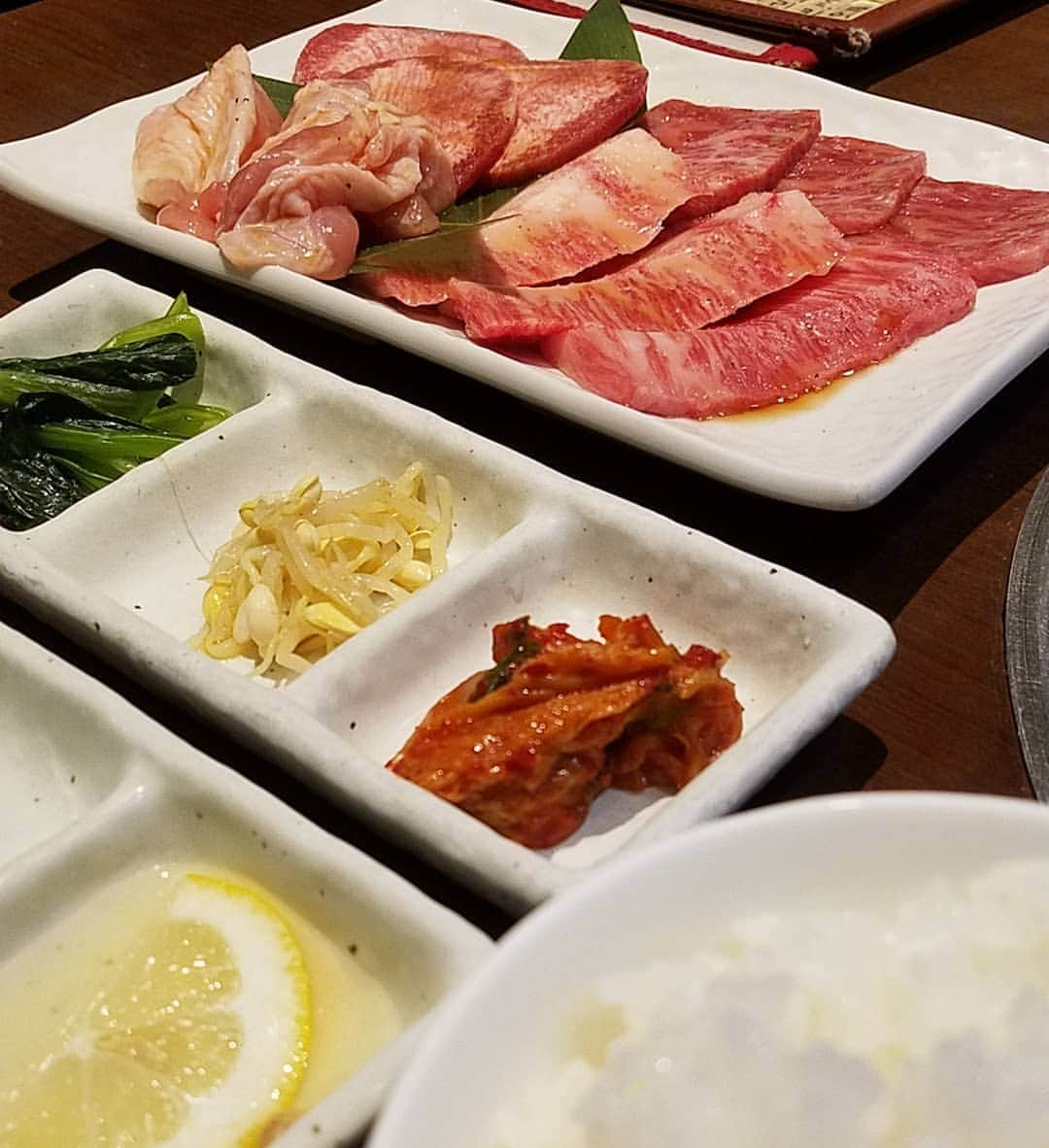 常世晶子さんのインスタグラム写真 - (常世晶子Instagram)「仕事後の一人焼き肉ランチ。  仕事の反省を兼ねて特盛。 仕事の内容によって選ぶメニューが変わります😋  #もりもり食べる #バリバリ働く  #息子を誘ったけれどフラれた #よーし食べるぞ～🍴  ※発散したい時ほど…」9月27日 14時37分 - tokoyo_shoko