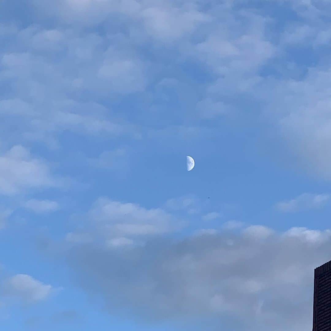 李到華さんのインスタグラム写真 - (李到華Instagram)「달과 구름의 오묘한 조화  신기해🎶」9月27日 15時08分 - ah____rim