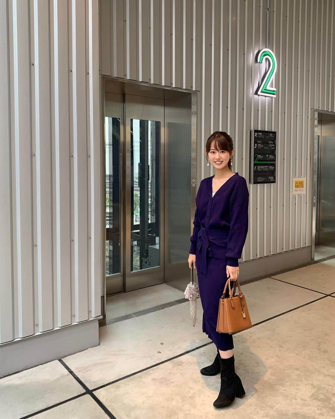 松本有紗のインスタグラム：「宮下公園行ってきた‼︎ エレベーター前の写真😬  👗　#rope  👜　#michaelkors  👢　#gu  #miyashitapark #shibuya」