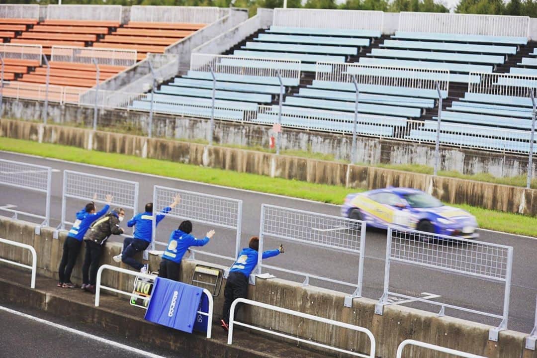 武田美憂のインスタグラム：「. 86/brzレース 本日の決勝は、 Proクラス 11号車は暫定16位でした！🏁 ClubmanOpenクラス 110号車12位、111号車9位でした🏁 皆さまお疲れ様でした🤍💙 そして応援ありがとうございました！ . はじめての北海道、十勝スピードウェイで 寒いのも暑いのも経験した二日間でした( ◜௰◝ ) . #86brz #86brzレース #owltech #owltech86  #オウルテック #レース #サーキット #レースクイーン #ドライブレコーダー #スマホアクセサリー #パソコン周辺機器 #ASSOMOTORSPORTS」
