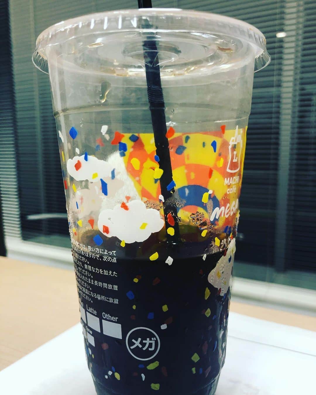 佐藤満春（どきどきキャンプ）さんのインスタグラム写真 - (佐藤満春（どきどきキャンプ）Instagram)「放送前の打ち合わせでメガサイズのコーヒーを飲んでいた魚ことT.KASUGA.com  はじめて飲んでる人見た。」9月27日 15時15分 - satomitsuharu0217