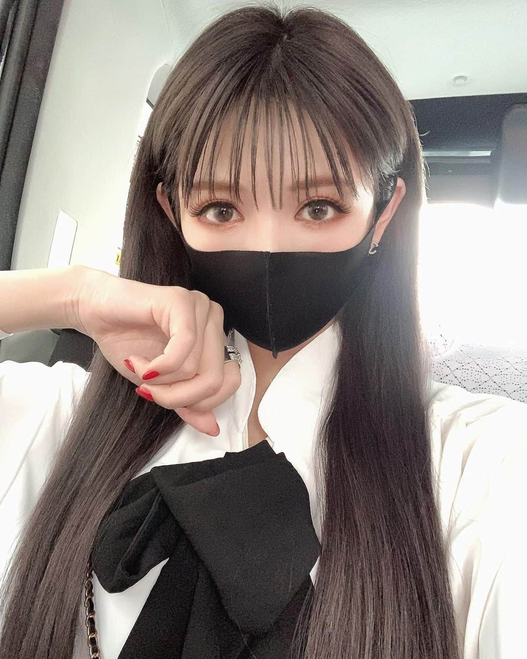 武藤静香さんのインスタグラム写真 - (武藤静香Instagram)「. 黒髪😈 ちょー不評！たすけて笑 . . #黒髪」9月27日 15時25分 - mutoshizuka0204