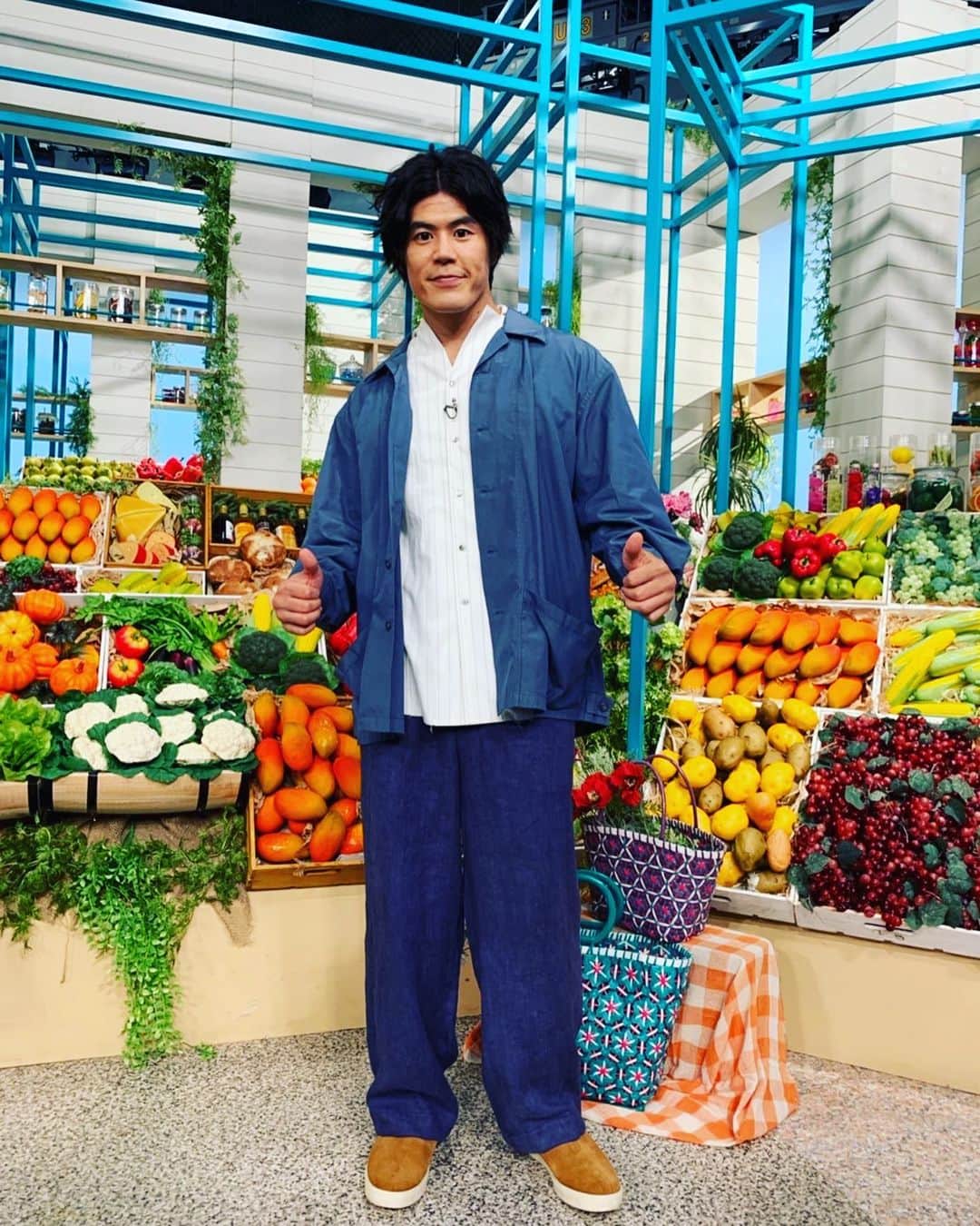板橋駿谷のインスタグラム：「9月28日 NHK総合1  12:20〜 うまいッ！ 「東京によみがえる江戸の味！　東京しゃも～東京・あきる野市～」 に食材ハンターとして出演します。  今回のうまいッ！はしゃも！！ 初めての東京しゃもでした！ 生産者さんとお話させてもらう度に思いますが、今回も生き方を勉強させてもらいました！！ どうぞお楽しみに☆  シャツとパンツ  @yuk_skool」