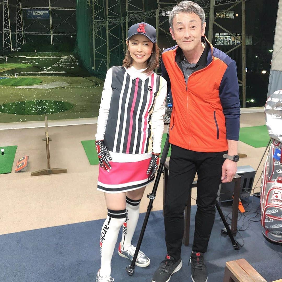 宮崎宣子さんのインスタグラム写真 - (宮崎宣子Instagram)「今日は、最近、右にカーブするのを修正するために碑文谷のクールクラブスさんへ⛳️  平野さんが、丁寧にみっちり教えてくれたので、かなり改善❣️  飛距離が出ない理由も分かり、 ２つの要因も判明したけど、 とりあえず、次のゴルフまでに何とかしたい課題はクリア✨✨  平野さん、さすがです🙏💕  そして、8月1日、2日とイベントでお世話になって以来、 クールクラブスさんで、EMARA のお取り扱いがスタート💓  御手洗いで、お試しできますので、是非💛  #クールクラブス碑文谷  #スイング修正 #平野さんのおかげ  #毎回感謝 #的確なアドバイス #すぐに改善される #emara #お取り扱いございます」9月27日 16時13分 - miyazaki_nobuko