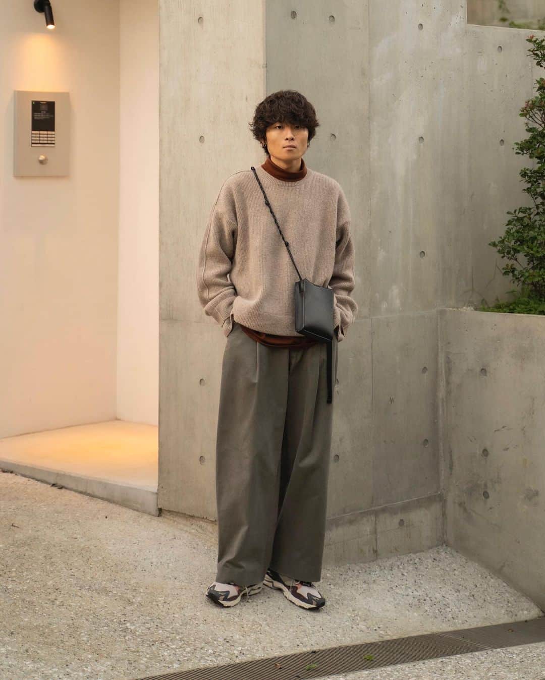 Ryoさんのインスタグラム写真 - (RyoInstagram)「ㅤㅤㅤㅤㅤㅤㅤㅤㅤㅤㅤㅤㅤ 早くニットが着たいです🙄 ㅤㅤㅤㅤㅤㅤㅤㅤㅤㅤㅤㅤㅤ knit:#yoketokyo × @storecarol tee:#yoketokyo pants:#studionicholson shoes:#mizuno × #woodwood bag:#jilsander」9月27日 21時50分 - ryo__takashima