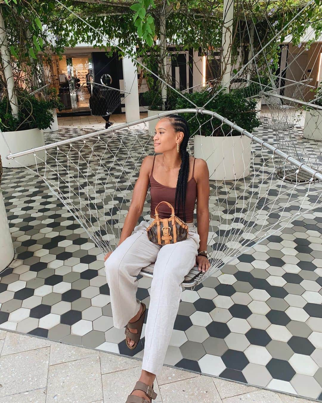 ペイジ・マクファーソンのインスタグラム：「🎼 Swing swing from the tangles of my heart...⁣ ⁣ ⁣ ⁣ ⁣ Weekend vibes! Enjoying some fun and rest under the sun here in Miami. Had such an amazing day, I am blessed. 📸: @wolf3gang #Godisgood #weekend #ootd #miamidesigndiscrict #friends #fashion #louisvuittonvintage」