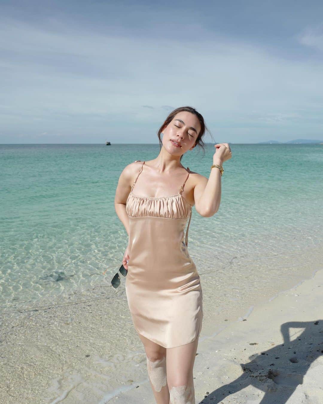 キンバリー・アン・ウォーテマス・ティアムシリのインスタグラム：「That crazy little sun of a beach 🤍✨」