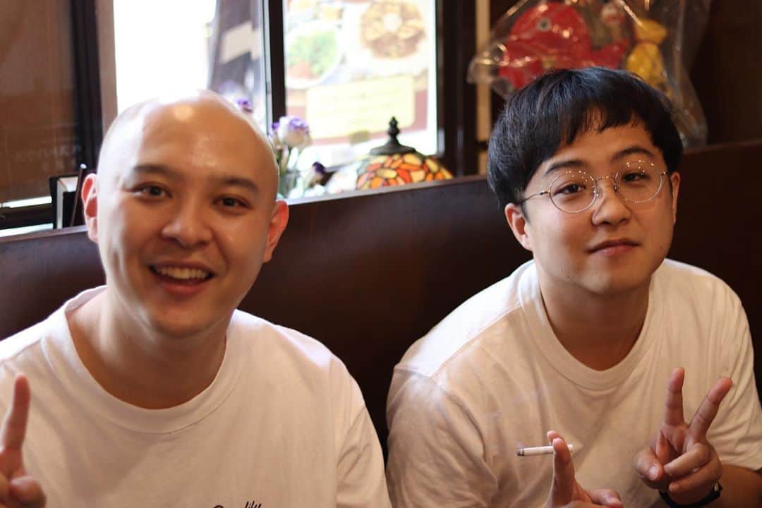 高見雄登のインスタグラム：「ピーナツとあられ。 #おつまみズ #一眼レフ#単焦点 #純喫茶 #目元だけ佐々木希」