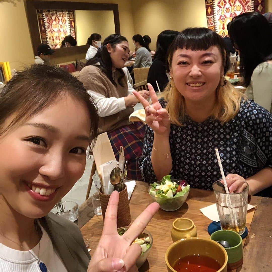 のインスタグラム：「モントリオールでできた親友❤️みさと久々の再会！！  毎晩ルームメイト達と喋り明かしたり、色んなフェス行ったり、市民プールに泳ぎに行ったりwwwほんと楽しかった！ 一生忘れられない思い出💕  これからも宜しくねー😊😊」