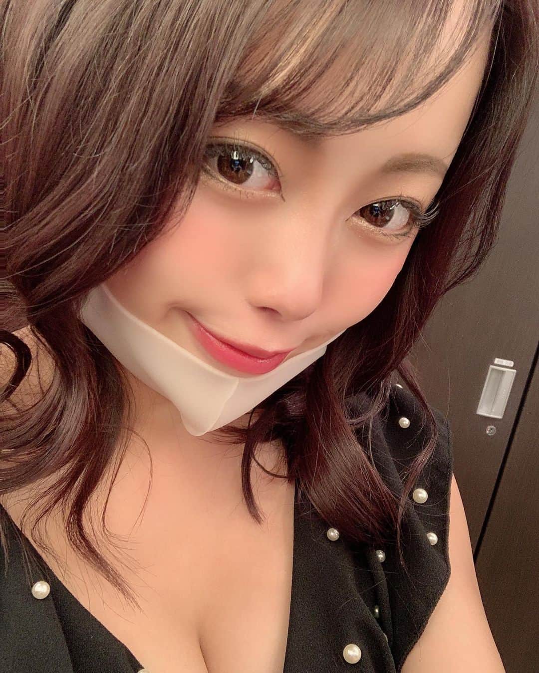 池上さよのインスタグラム：「今日はお休みですです🙋‍♀️ 明日からまたよろしくお願いします(*´꒳`*)  北海道札幌市中央区南4条⻄3丁目  N-プレイスビル 5F P&J  🌹池上さよ🌹」