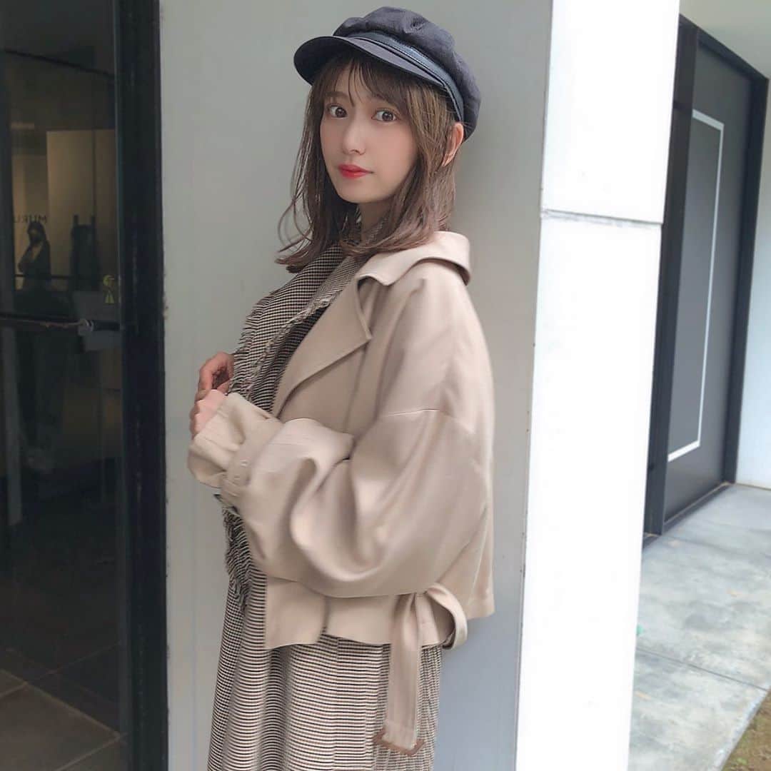 のインスタグラム：「. . 最近肌寒くて段々とアウターの季節に🥺💗🍂 . @murua_official のトレンチが3wayで素晴らしいのだよ🤔💕（上のショートコートも脱ぎ着できるの！） 149cmの私でも着れる丈感ありがたい♥ . #murua#murua2020aw#murua_snap#bestisトレンチbymurua#ムルーア#トレンチコート#秋服#アウター#149cmコーデ#低身長コーデ」