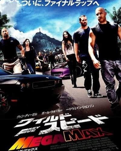 吉家章人さんのインスタグラム写真 - (吉家章人Instagram)「オコナーの愛車はスカイライン。しょっぱなからハコスカのGTRが登場。テンションあがるね！まさかとは思うが、元々白だったハコスカを、オコナーがドミニク側になったから乗る車は黒だと黒に塗り替えたんじゃないだろうな。ハリウッドならやりかねない。ハコスカのGTRは白でお願いしたかった。  ドミニクの登場でいきなりド派手なカーチェイス！スリル満点でしびれるぅぅぅ！  車好きの集まりがいつもディスコみたいなのをやめてほしい（笑）  今度は悪玉から大金を横取りか。ダイナミック過ぎる。銃撃戦、カーチェイスもあり、仲間がで増えていく感じがクサくていい！ #ワイルドスピードMEGAMAX #ハコスカGTR」9月27日 16時49分 - akihitoyoshiie