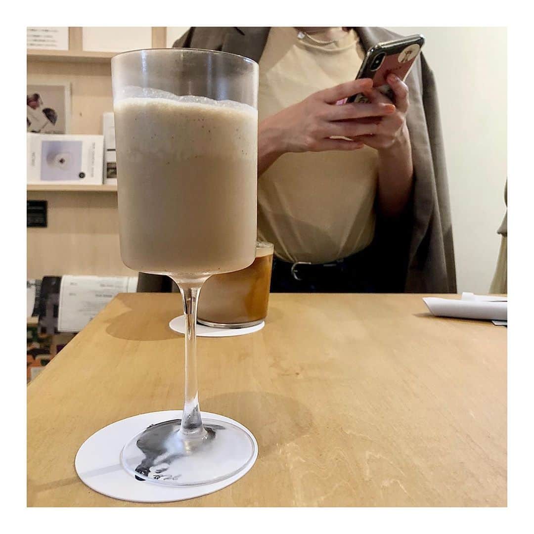 川村礼美のインスタグラム：「No.のモクテル🍹かわいい☺️ アルコールが苦手なひとでもバーを楽しめるようにと作られたノンアルコールカクテルなんだって☺️だからもちろんカクテルバージョンもあるよ🍸  コーヒー苦手な人がコーヒー欲満たしたいときにもいいかもなあ💪✨」