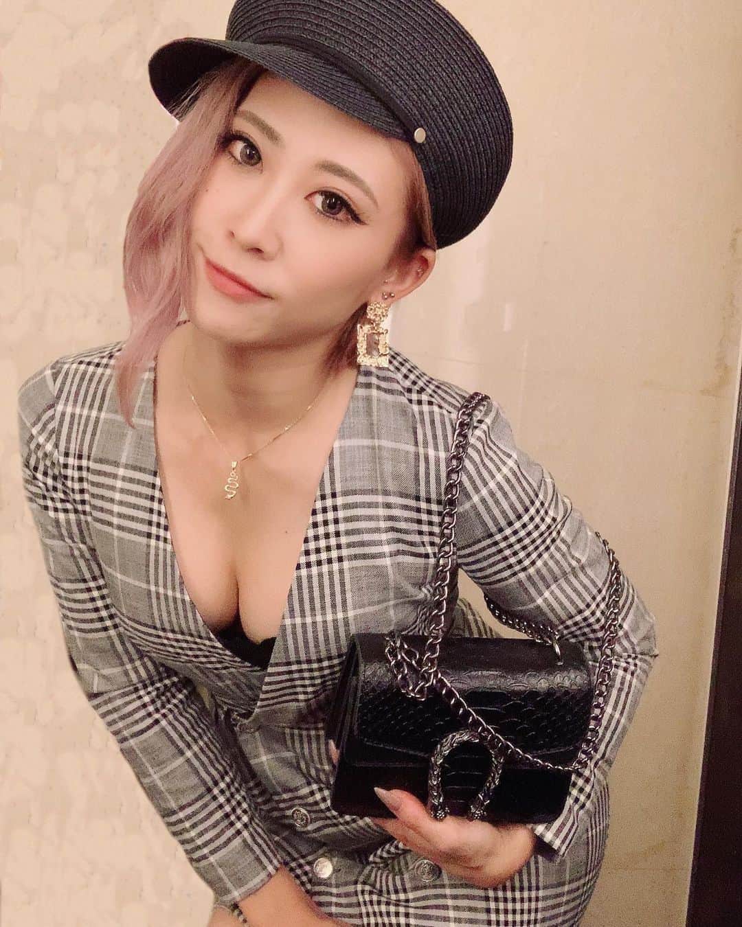 Kumiのインスタグラム：「. 二泊三日で、 バーレスク女子旅行ってきます✈️ . 贅沢女子会になりそう❤️ . . .  #バーレスク東京 #スーパーバーレスク東京 #burlesque #burlesquetokyo #インスタ映え #自撮り #selfie  #FF #instafollow #tagforlikes #f4f #l4l #love #海外セレブファッション #fashion #fashionista #fashiongram #fashionstyle」