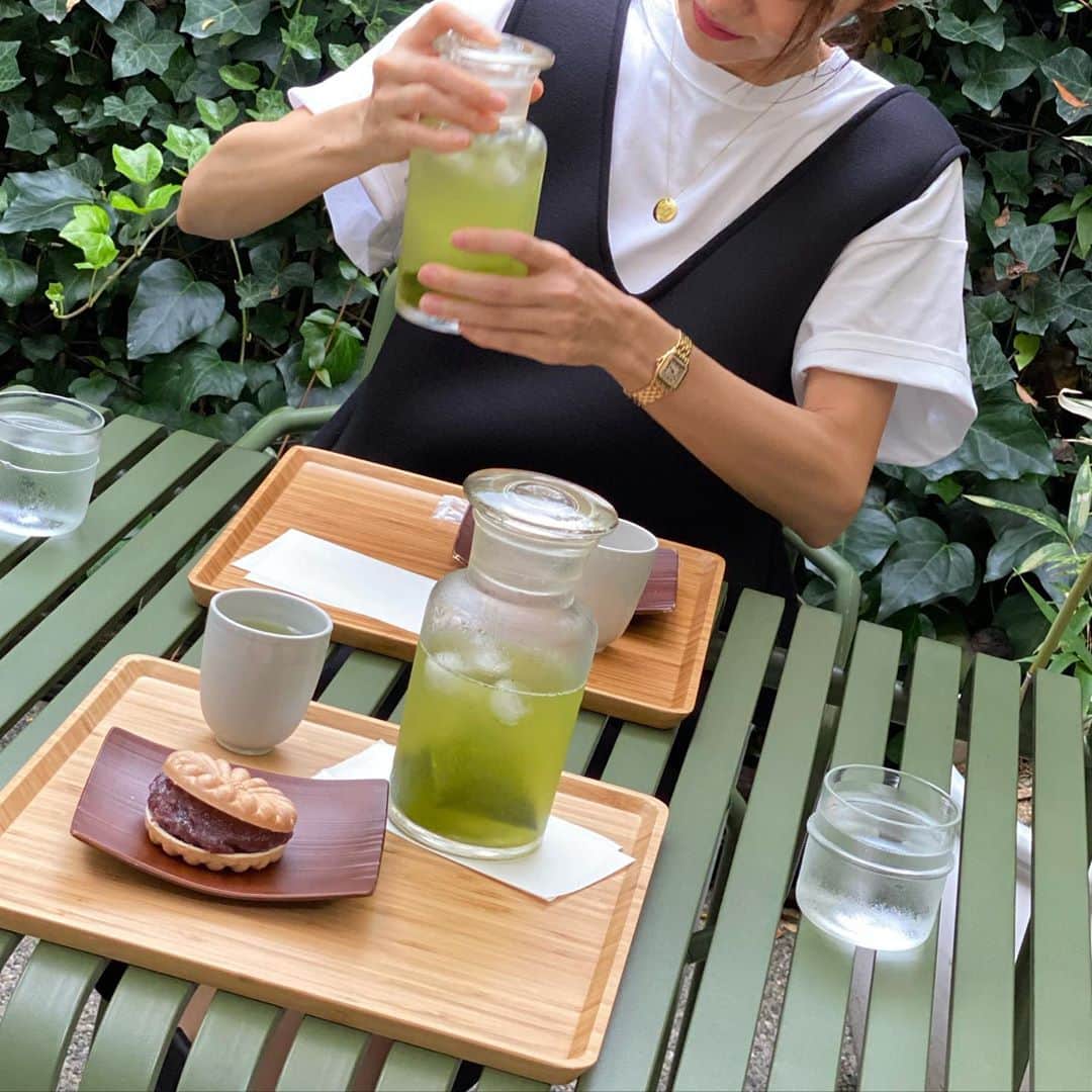 木本泉さんのインスタグラム写真 - (木本泉Instagram)「-﻿ "kaikado cafe"﻿ ﻿ 冷緑茶と最中﻿ ﻿ なぜこんなに冷緑茶がほんのり甘くて美味しんだろ？🤔﻿ ﻿ ほっと癒されるカフェでした🌿﻿ ﻿ #kaikadocafe#開化堂カフェ#開化堂#緑茶#最中#和カフェ」9月27日 17時05分 - izumikimoto