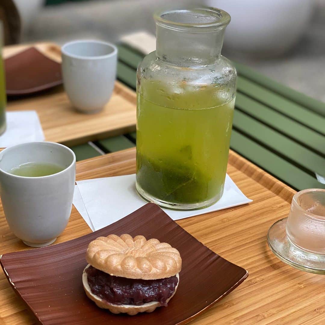 木本泉さんのインスタグラム写真 - (木本泉Instagram)「-﻿ "kaikado cafe"﻿ ﻿ 冷緑茶と最中﻿ ﻿ なぜこんなに冷緑茶がほんのり甘くて美味しんだろ？🤔﻿ ﻿ ほっと癒されるカフェでした🌿﻿ ﻿ #kaikadocafe#開化堂カフェ#開化堂#緑茶#最中#和カフェ」9月27日 17時05分 - izumikimoto