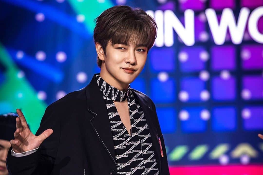 CROSS GENE（クロスジン）さんのインスタグラム写真 - (CROSS GENE（クロスジン）Instagram)「[📝] AMUSE ent 네이버 포스트 오픈🎉  신원호 뮤콘2020 현장 비하인드 보셨나요? 🤗  아래 url을 통해 원호의 뮤콘 현장을 확인해주세요! 👇 https://bit.ly/3mPUOhX  #신원호 #SHIN #SHINWONHO #뮤콘 #뮤콘2020 #MUCON」9月27日 17時12分 - cross_gene_official