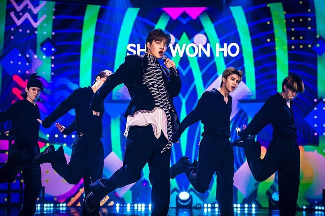 CROSS GENE（クロスジン）さんのインスタグラム写真 - (CROSS GENE（クロスジン）Instagram)「[📝] AMUSE ent 네이버 포스트 오픈🎉  신원호 뮤콘2020 현장 비하인드 보셨나요? 🤗  아래 url을 통해 원호의 뮤콘 현장을 확인해주세요! 👇 https://bit.ly/3mPUOhX  #신원호 #SHIN #SHINWONHO #뮤콘 #뮤콘2020 #MUCON」9月27日 17時12分 - cross_gene_official