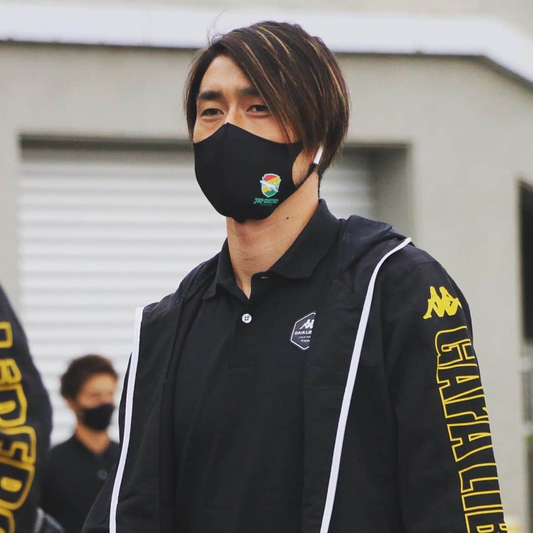 ジェフユナイテッド市原・千葉のインスタグラム：「選手がスタジアムに到着🏟🚌💨 レディースの勝利に続いてトップチームも勝利を掴み取りましょう✊ WINBYALL！ #jefunited #ジェフ千葉 #WINBYALL」