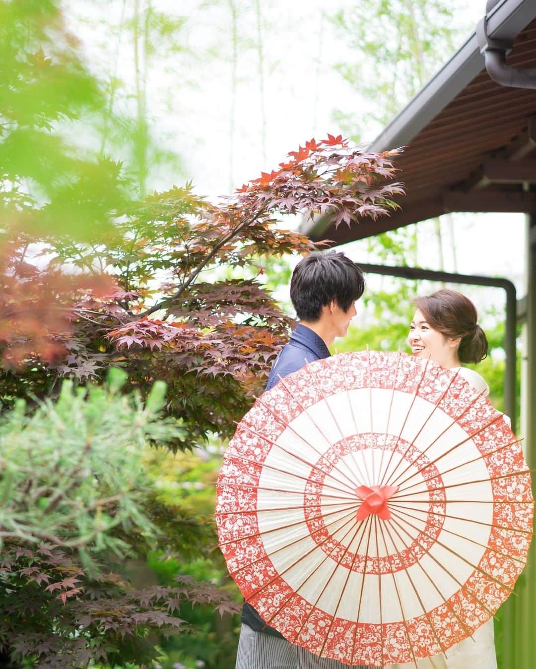 KIYOMIZU京都東山 公式さんのインスタグラム写真 - (KIYOMIZU京都東山 公式Instagram)「@kiyomizu_kyoto_higashiyama をフォローして、 『#kiyomizu京都東山』 『#kiyomizu花嫁』 『#スタイルズ花嫁』 をつけて投稿してくださいね＊ . 自然美が織りなす和の邸宅では どこか懐かしく、おふたりらしい時間を ご堪能いただけます*  和装姿に身を包み、 一瞬一瞬を大切に残します◎ . ---------------------- . ▼ブライダルフェアの予約は インスタのTOPからcheck⚐ ＞＞＞ @kiyomizu_kyoto_higashiyama . #スタイルズ花嫁 #dress #kyoto #kiyomizu #wedding #ウェディングレポ #プレ花嫁 #卒花 #結婚式 #結婚式場 #結婚式準備 #京都 #京都花嫁 #関西花嫁 #Dressy花嫁 #maricuru #シェアーズヘアメイク #邸宅ウェディング #番傘 #白無垢 #和婚 #和装フォト #番傘 #ガーデンフォト #和装フォト  #邸宅ウェディング #和婚をもっと盛り上げたい」9月27日 17時14分 - kiyomizu_kyoto_higashiyama