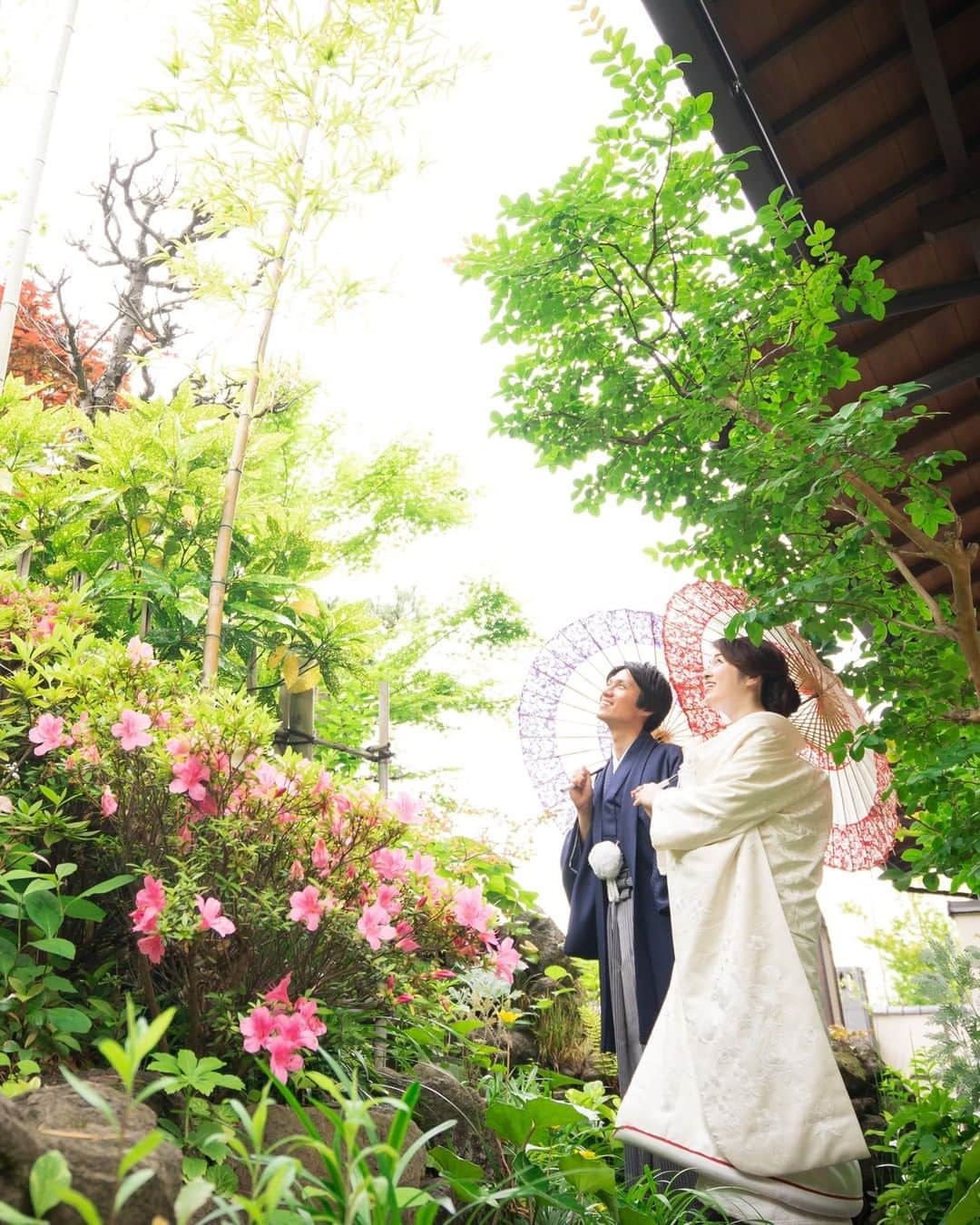 KIYOMIZU京都東山 公式さんのインスタグラム写真 - (KIYOMIZU京都東山 公式Instagram)「@kiyomizu_kyoto_higashiyama をフォローして、 『#kiyomizu京都東山』 『#kiyomizu花嫁』 『#スタイルズ花嫁』 をつけて投稿してくださいね＊ . 自然美が織りなす和の邸宅では どこか懐かしく、おふたりらしい時間を ご堪能いただけます*  和装姿に身を包み、 一瞬一瞬を大切に残します◎ . ---------------------- . ▼ブライダルフェアの予約は インスタのTOPからcheck⚐ ＞＞＞ @kiyomizu_kyoto_higashiyama . #スタイルズ花嫁 #dress #kyoto #kiyomizu #wedding #ウェディングレポ #プレ花嫁 #卒花 #結婚式 #結婚式場 #結婚式準備 #京都 #京都花嫁 #関西花嫁 #Dressy花嫁 #maricuru #シェアーズヘアメイク #邸宅ウェディング #番傘 #白無垢 #和婚 #和装フォト #番傘 #ガーデンフォト #和装フォト  #邸宅ウェディング #和婚をもっと盛り上げたい」9月27日 17時14分 - kiyomizu_kyoto_higashiyama