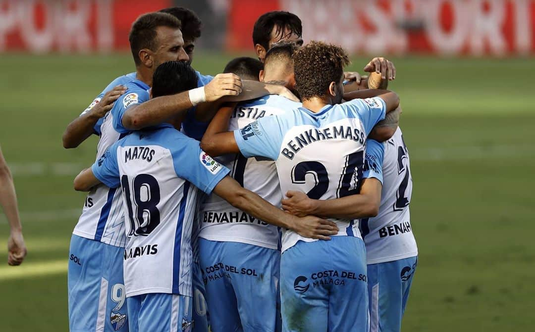 マラガCFさんのインスタグラム写真 - (マラガCFInstagram)「🤝 JUNTOS somos cada vez más  FUERTES 💪  #Equipo #Afición #Unidos」9月27日 17時43分 - malagacf