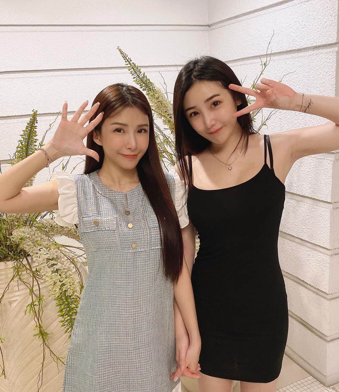 蘇心甯さんのインスタグラム写真 - (蘇心甯Instagram)「✌🏼✊🏼🖐🏼 啊～你看我輸給你了啦 巨蟹就是會輸給雙魚的浪漫 女生真的到哪都很愛十指緊扣手牽手🧑‍🤝‍🧑  小香風洋裝👗 @wcforladies」9月27日 18時08分 - lalababy625