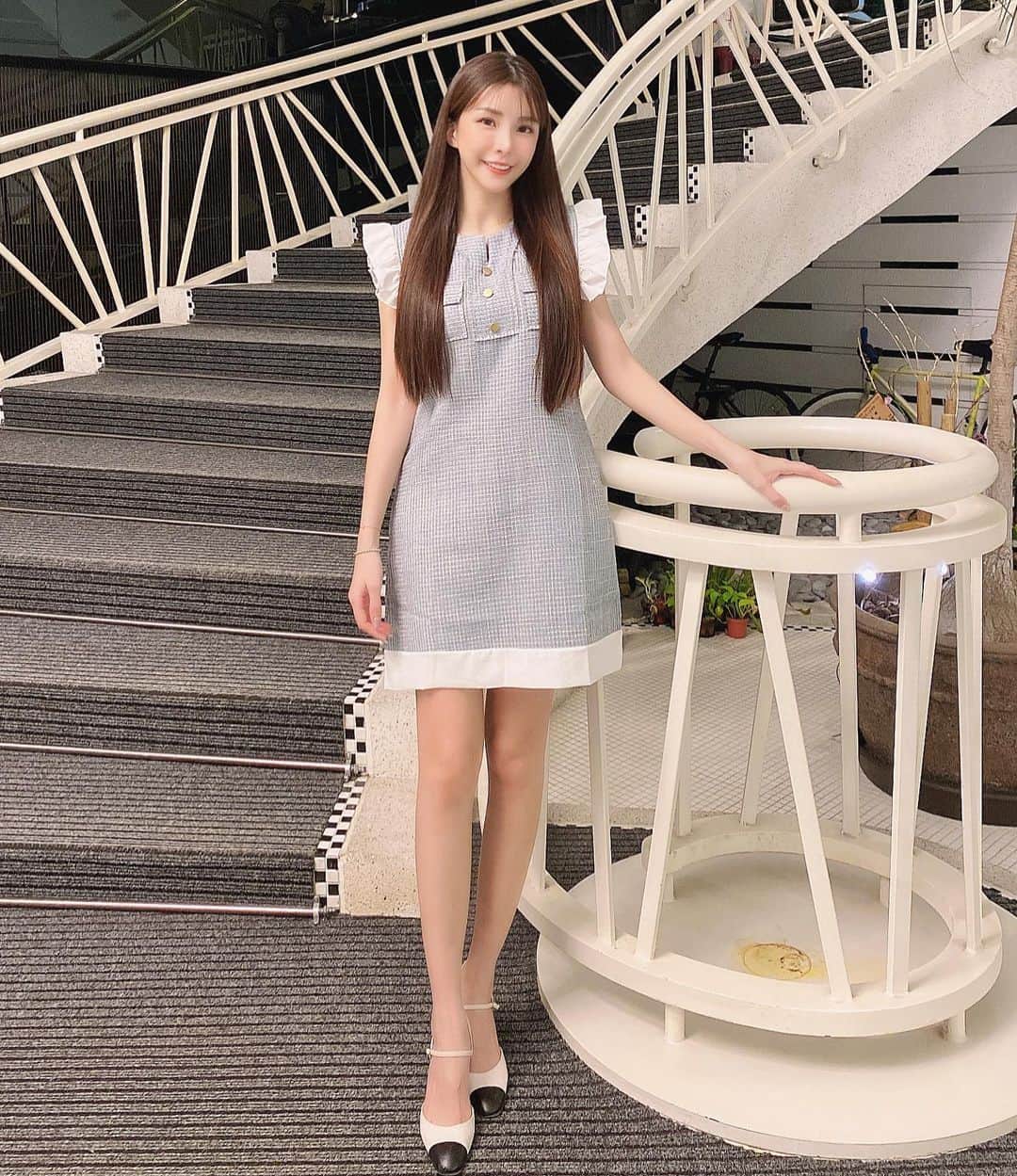 蘇心甯さんのインスタグラム写真 - (蘇心甯Instagram)「✌🏼✊🏼🖐🏼 啊～你看我輸給你了啦 巨蟹就是會輸給雙魚的浪漫 女生真的到哪都很愛十指緊扣手牽手🧑‍🤝‍🧑  小香風洋裝👗 @wcforladies」9月27日 18時08分 - lalababy625