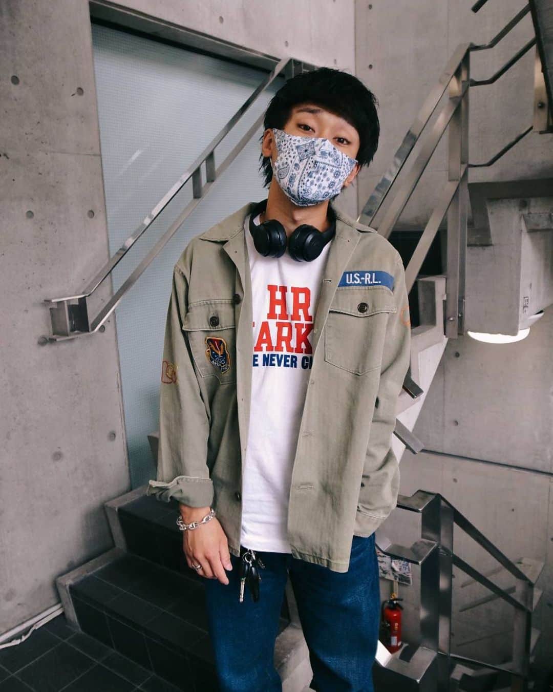 としみつのインスタグラム：「髪のおメンテしてもらった✂︎ @minetaaa いつもありがとう!!  このマスクはスポーツアルペンで買いました。ヘッドホン折り曲げたら指挟んで血出ました。」