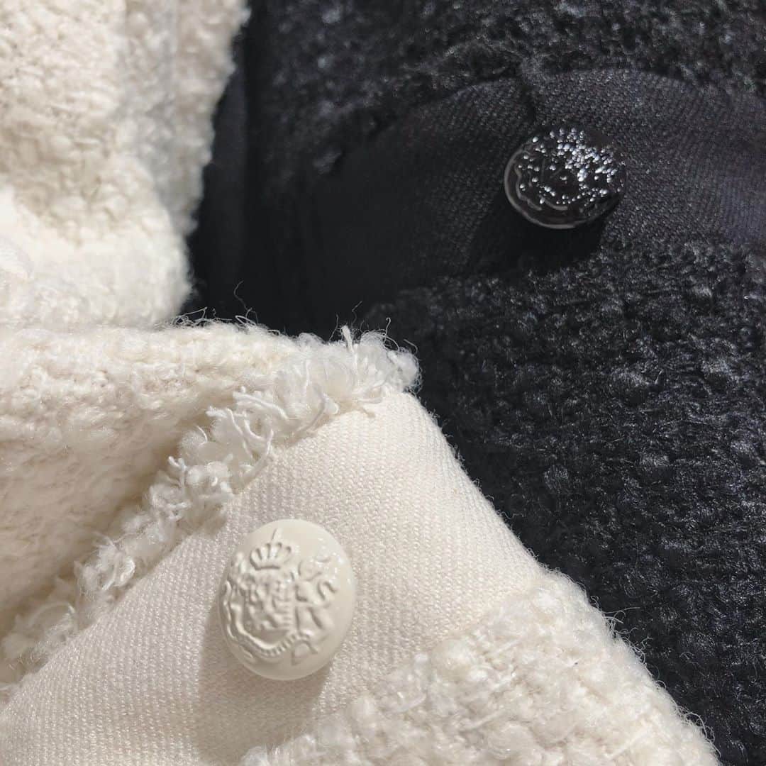 Bon mercerie_ボンメルスリー公式さんのインスタグラム写真 - (Bon mercerie_ボンメルスリー公式Instagram)「【new arrival】﻿ ﻿ 秋のツイードジャケットはいかがですか？﻿ ﻿ ボタンが凝っていたり、ネームタグがリボンだったりデザイナーのこだわりたっぷりなボンメルスリーのジャケット。﻿ ﻿ 982-49300﻿ ¥18,000+tax﻿ ﻿ .﻿ .﻿ ﻿ ﻿ #anatelier #アナトリエ #bonmercerie ﻿ #ボンメルスリー #shinjyukumylord ﻿ #新宿ミロード #newarrival﻿ #ジャケット #ツイードジャケット #tweed #tweedjacket ﻿ #秋始まり #秋 #秋服 #最後の秋」9月27日 18時14分 - anatelier_shinjukumylord