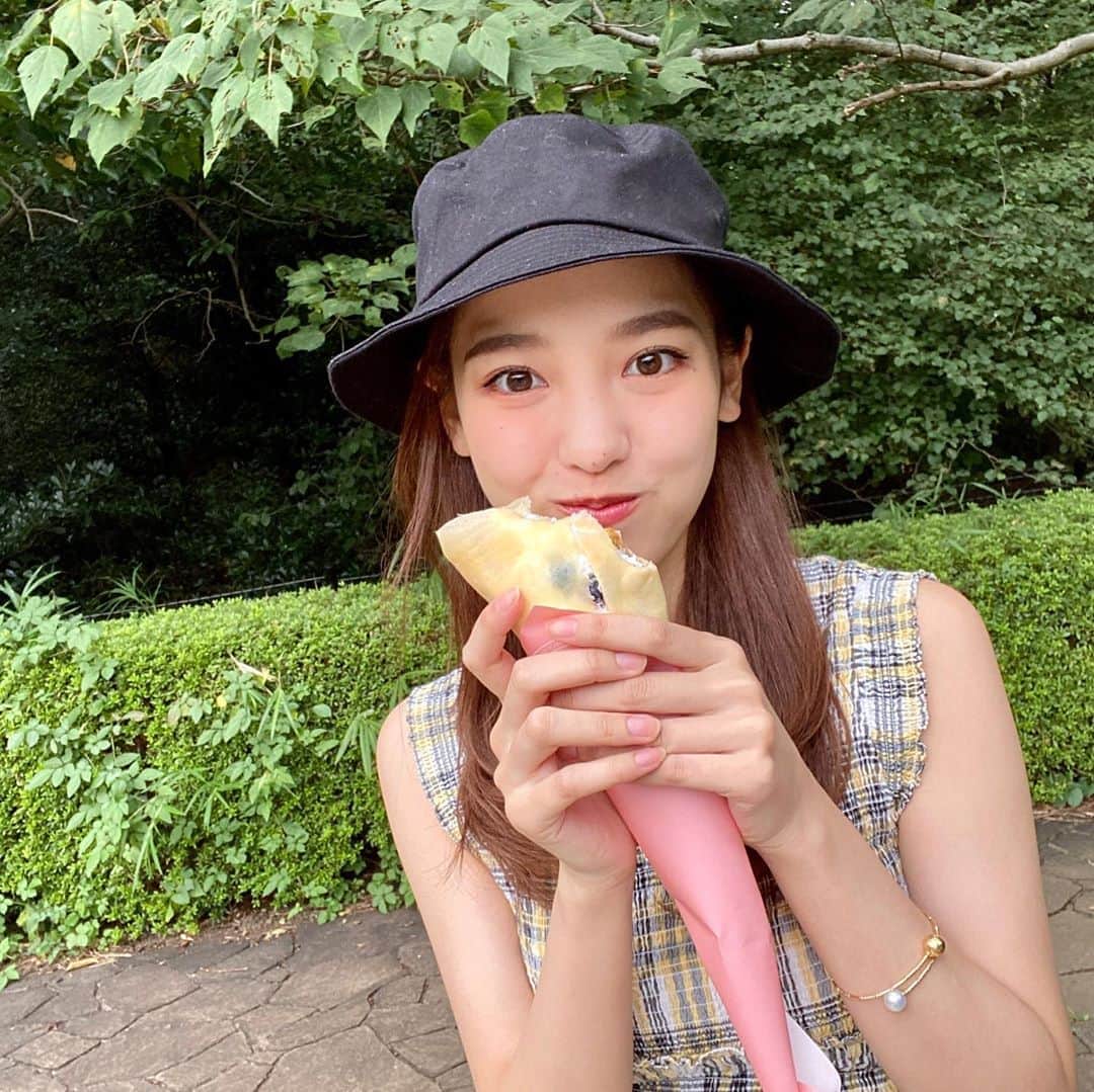 飯窪春菜のインスタグラム：「ちょっと前に、クレープを食べた時の🍰📷 ブルーベリーチーズケーキ味を食べました☺️ 皆さんは何味のクレープが好きですか？  #crepe #sweets」