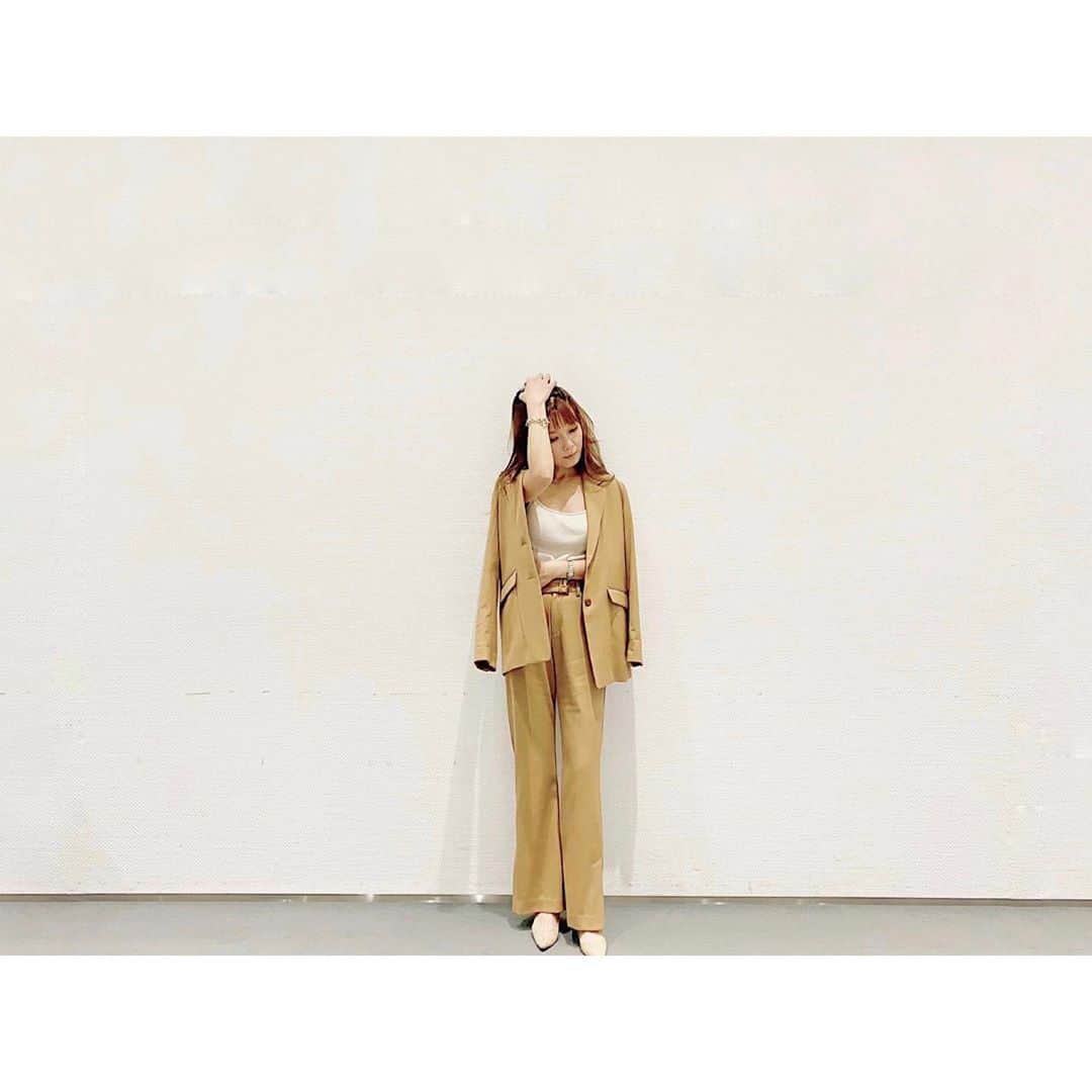 宇野実彩子さんのインスタグラム写真 - (宇野実彩子Instagram)「. スラックスは履くだけでトレンド感出てお気に入り♥️﻿ @lavanda.jp」9月27日 18時28分 - misako_uno_aaa