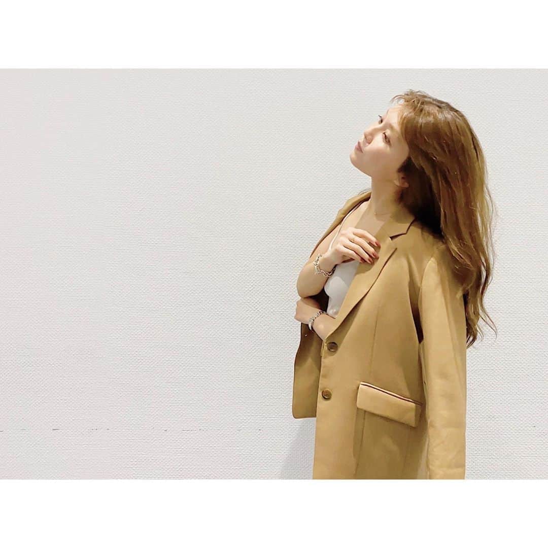宇野実彩子さんのインスタグラム写真 - (宇野実彩子Instagram)「. ゆったりジャケットは﻿ パーカーの上から羽織っても可愛いよ🦄✨﻿ @lavanda.jp﻿」9月27日 18時28分 - misako_uno_aaa