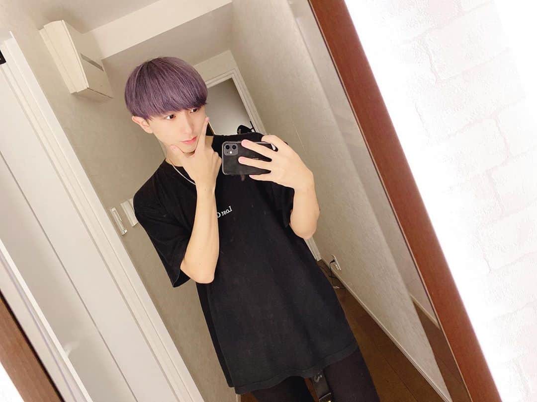 SHUNさんのインスタグラム写真 - (SHUNInstagram)「紫を愛し、紫に愛された男😈😈😈  #buzz_er #ブザー #followforfollowback #followｍe #likeforlikes #like4likes #いいねした人で気になった人フォロー #いいね返し #フォローミー #アイドル #メンズアイドル #idol #kpop #紫 #マッシュ男子」9月27日 18時40分 - _shp1_