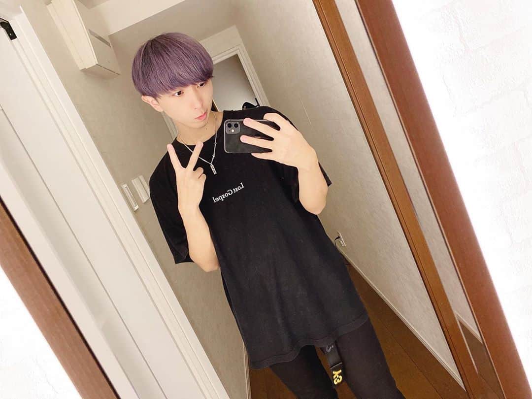 SHUNさんのインスタグラム写真 - (SHUNInstagram)「紫を愛し、紫に愛された男😈😈😈  #buzz_er #ブザー #followforfollowback #followｍe #likeforlikes #like4likes #いいねした人で気になった人フォロー #いいね返し #フォローミー #アイドル #メンズアイドル #idol #kpop #紫 #マッシュ男子」9月27日 18時40分 - _shp1_